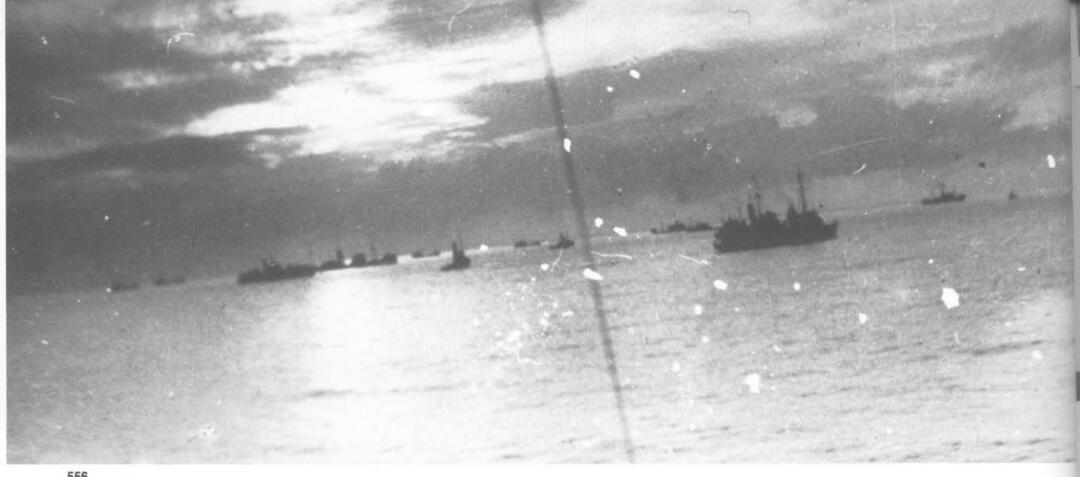 Laivų vilkstinė 1945 m. balandžio 16 vakarą išplaukia iš Helo nerijos. Tai paskutinė „Goya“ nuotrauka. Nuotrauka iš Heinz Schöno knygos „Flucht über die Ostsee 1944/4“ („Pabėgimas Baltijos jūra“).