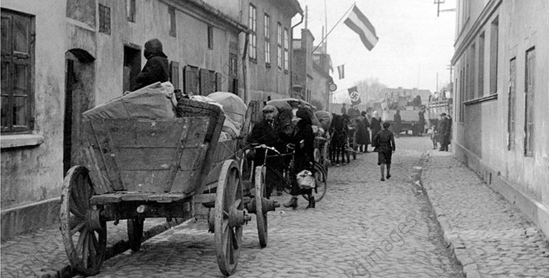 Žydų tautybės gyventojai, pajutę besikeičiančią padėtį ir žinodami nacių politiką jų atžvilgiu, pasitraukė iš Klaipėdos 1938 metų rudenį. www.akg-images.com