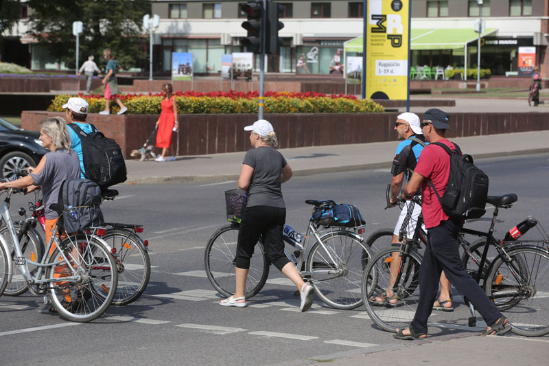 PRAŠYMAS. Siūloma Klaipėdos savivaldybėje įrengti dviratininkų pervažas, kad važiuojant per gatvę dviratininkui nereikėtų nulipti nuo transporto priemonės. Asociatyvi redakcijos archyvo nuotr.