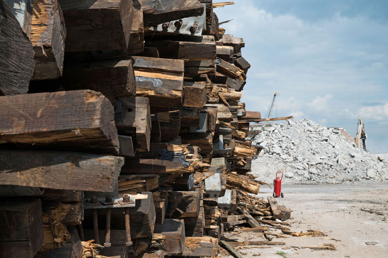 NELIKS. Viso to neliks, bus išvežta iš teritorijos, kuri bus lygi kaip stalas.