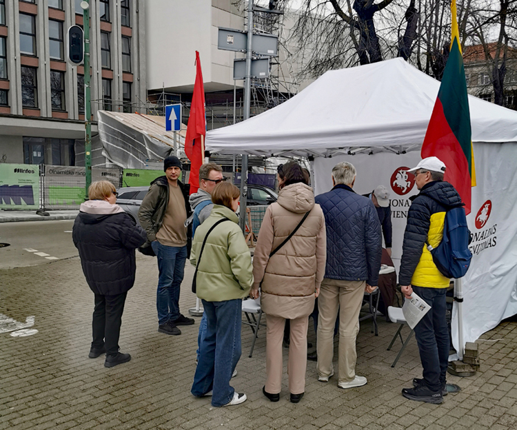 Laukiantieji pasirašyti už Nacionalinį susivienijimą balandžio 6 dieną Klaipėdoje