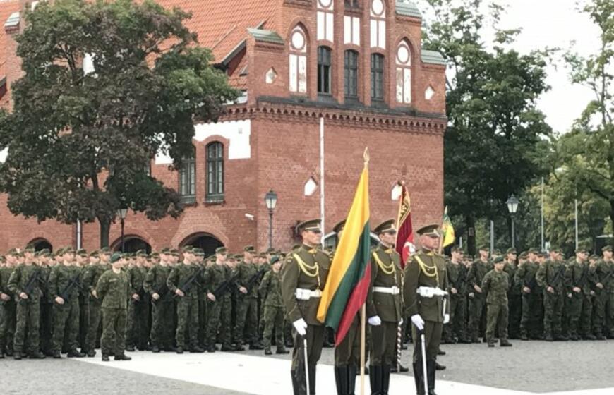 Pėstininkų brigadai „Žemaitija“ įteikta kovinė vėliava