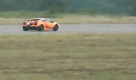 "Lamborghini Gallardo" dužo važiuodamas 380 km/h greičiu