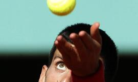 Novakas Džokovičius į "French open" pusfinalį pateko be kovos