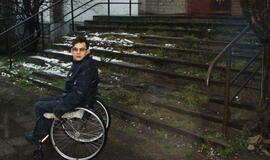 Lietuvą garsinančiam neįgaliajam - akmens amžiaus sąlygos