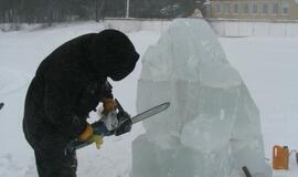 Parnidžio kopos papėdėje – ledo skulptūros