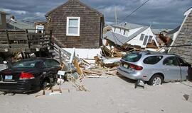 "Sandy" nepamiršo ir automobilių pramonės