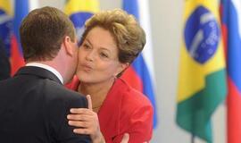 Brazilijos prezidentė per susitikimą su D. Medvedevu buvo be vieno batelio