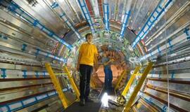 CERN hadronų greitintuvas uždaromas remontui