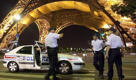 Po anonimo skambučio evakuoti Eifelio bokšto lankytojai