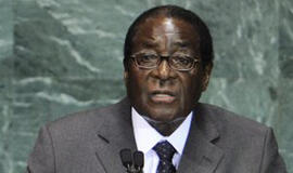Popiežiaus inauguracijoje dalyvaus į ES negalintis įvažiuoti R. Mugabė