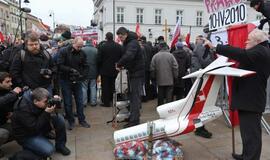 Minint trečiąsias Smolensko tragedijos metines, Varšuvoje vyko protestai