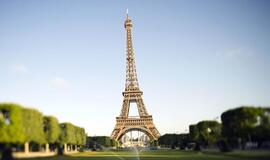 Eifelio bokštas Paryžiuje po melagingo pranešimo apie bombą vėl kviečia lankytojus
