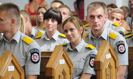 Policijos mokyklos absolventams įteikti diplomai