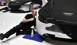 Britų koncernas "Aston Martin" atleis beveik 15 proc. darbuotojų