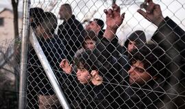 Makedonija vėl atidarė sieną ir įsileido mažą skaičių pabėgėlių