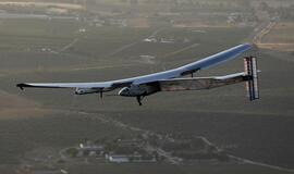 Ispanijoje nusileido saulės energija varomas lėktuvas "Solar Impulse 2"