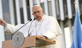 Popiežius Pranciškus įvardino paradoksą: maitinami karai, bet ne žmonės