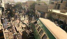 Pakistanas: susidūrus dviem traukiniams, žuvo mažiausiai 21 žmogus