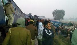 Indija: žuvusiųjų per traukinio avariją skaičius išaugo iki 120