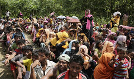 Bangladešas svarsto rohinjų pabėgėlius perkelti į negyvenamą salą