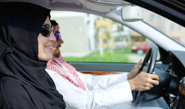 Saudo Arabija paskutinė iš pasaulio valstybių leido moterims vairuoti