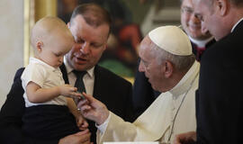 Premjeras su popiežiumi kalbėjosi apie pagalbą šeimoms