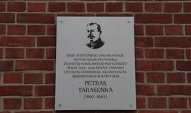 Ant KU pastato atidengta atminimo lenta Petrui Tarasenkai