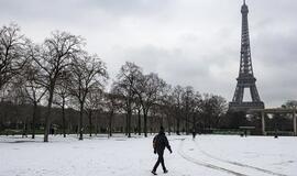 Dėl žiemiškų orų uždarytas Eifelio bokštas Paryžiuje