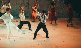 „Graiko Zorbos“ premjera nr. 2 - su naujais žymiausiais šalies baleto šokėjais bei sirtakį šokančiais žiūrovais