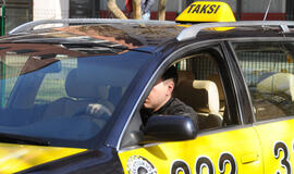 Išlaipinti jaunuoliai sumušė taksistą