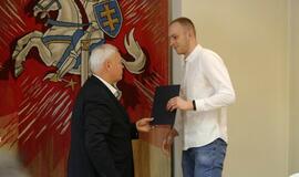 Meras pasveikino Lietuvos rankinio lygos čempionus