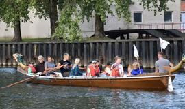 Dovana vaikučiams - po Danės upę vikingų valtimis