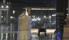 Popiežius meldėsi už koronaviruso pandemijos pabaigą