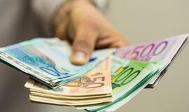 "ESO darbuotoju" prisistatęs vyras iš senjorės pavogė 35 tūkst. eurų