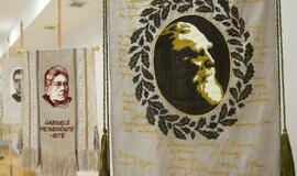 Atidaryta jubiliejinė Sofijos Kanaverskytės dekoratyvinių vėliavų paroda