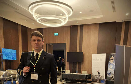 NAUJOKAS. Nuo 2023-2024 studijų metų pradžios Justas Žaglinskis pradėjo dirbti Lietuvos aukštojoje jūreivystės mokykloje direktoriaus pavaduotoju mokslui ir inovacijoms. LAJM nuotr.