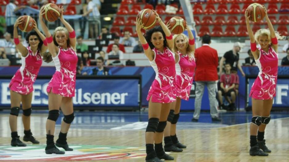 Klaipėdos šokėjos planetos krepšinio čempionate Turkijoje