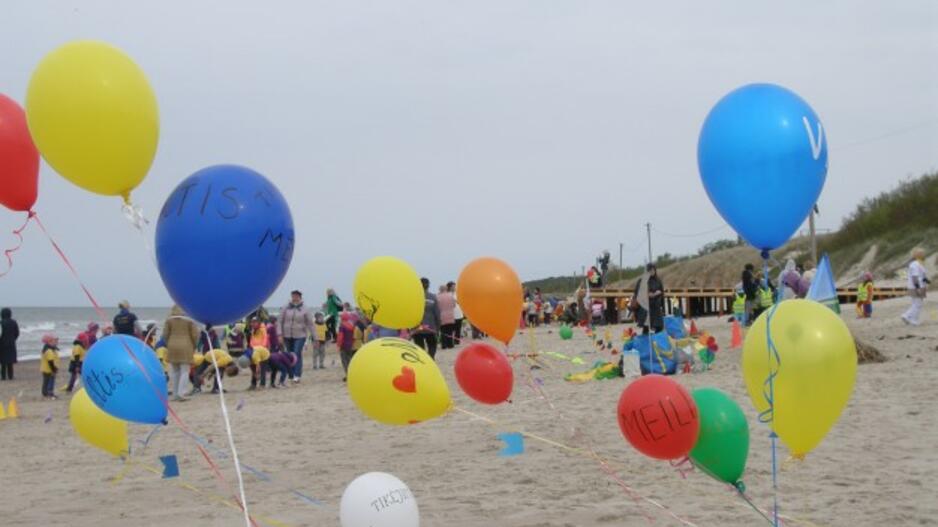 Ikimokyklinukų sporto šventė "Su vaikyste ant bangos"