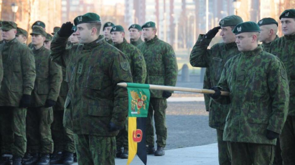 Lietuvos kariuomenės diena: karių rikiuotė KU aikštėje