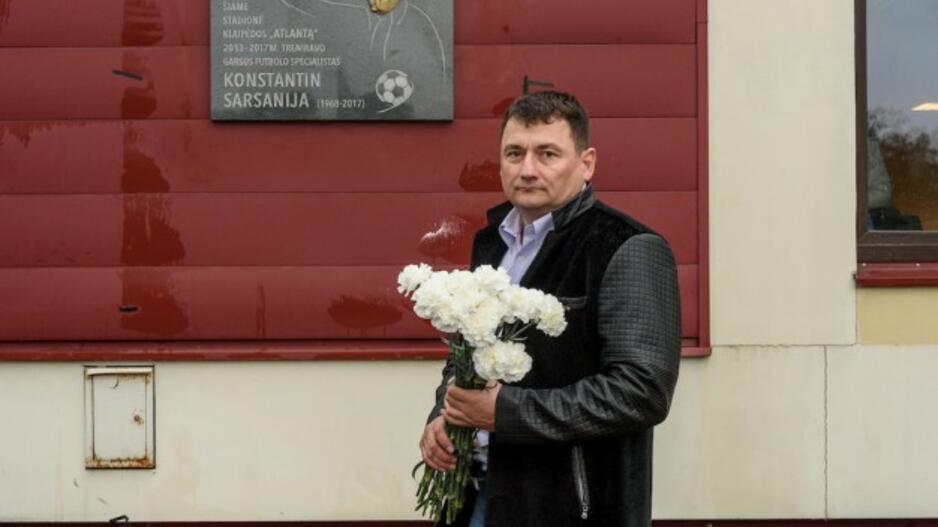 Atidengta lenta futbolo treneriui Konstantinui Sarsanijai