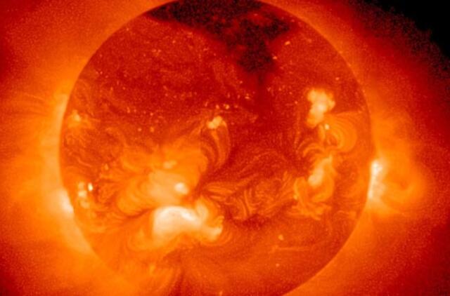 Astronomas Algirdas Kazlauskas: saulės žybsnis pavojingas tik elektros linijoms