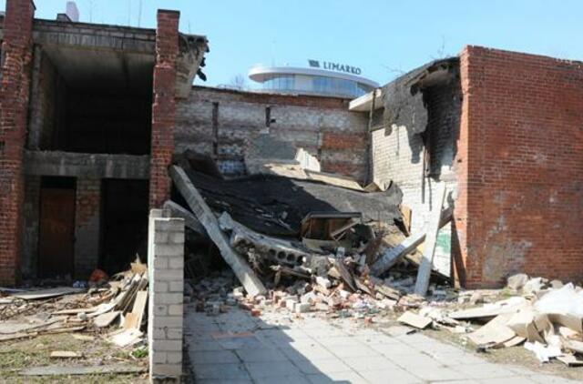 Bokštų gatvėje sugriuvo apleistas pastatas