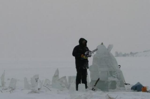 Parnidžio kopos papėdėje – ledo skulptūros