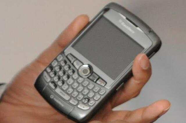 "BlackBerry" gamintoja svarsto galimybę padalyti savo verslą