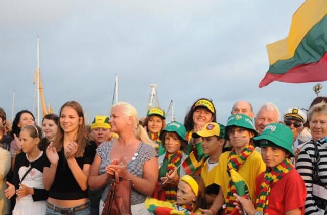Lietuviai visame pasaulyje kviečiami giedoti himną