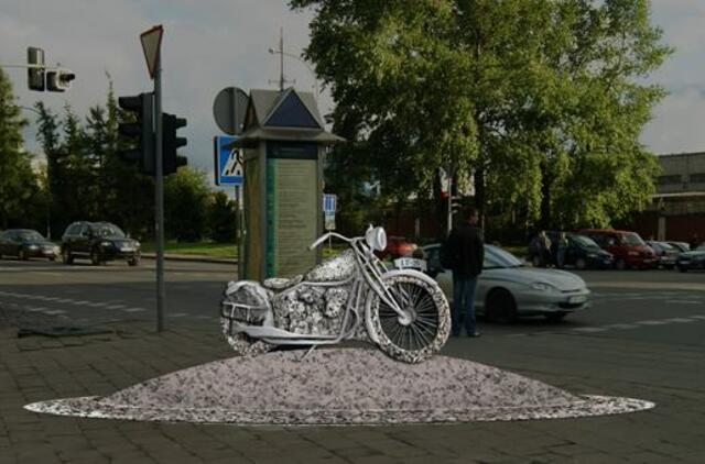 Senamiestyje stovės akmeninis motociklas