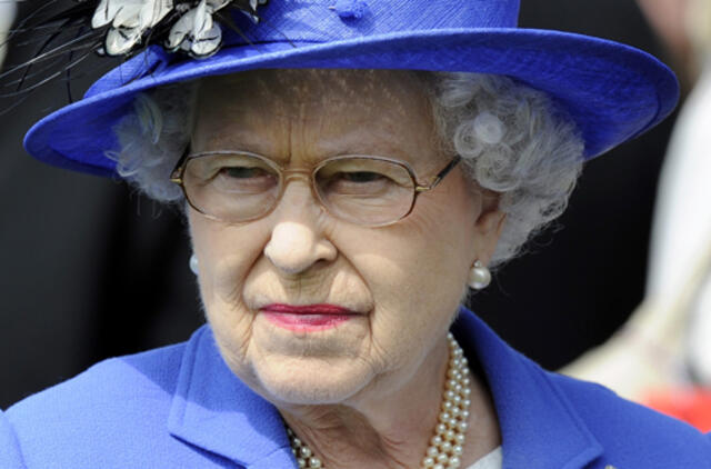 Karalienė Elžbieta II pati pasisiūlė vaidinti Londono olimpiados atidarymo filmuke