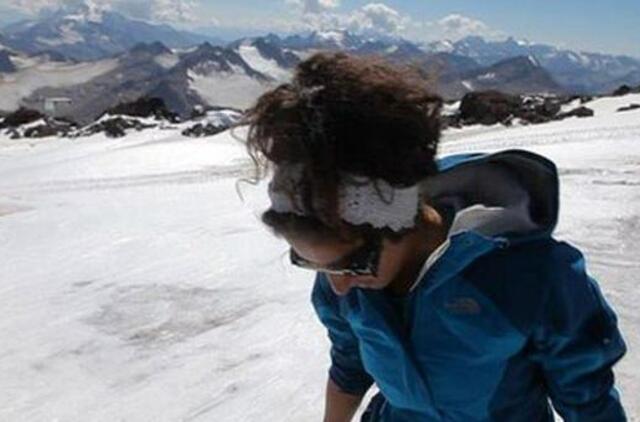 Į Everesto viršūnę pirmą kartą istorijoje įkopė moteris iš Saudo Arabijos