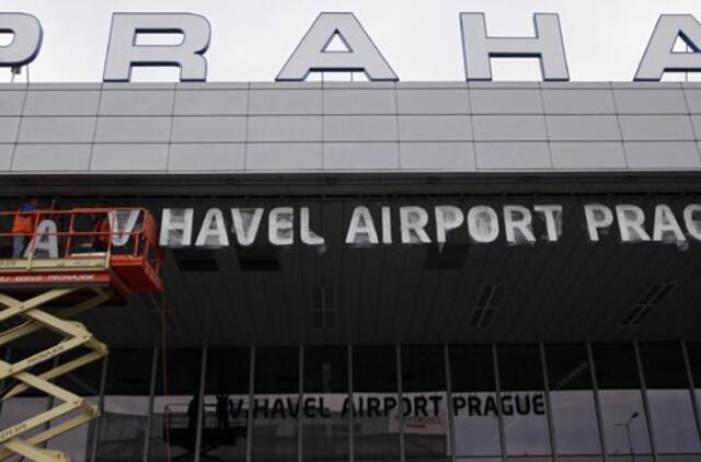 Dėl prastų orų Prahos oro uoste atšaukti 32 skrydžiai